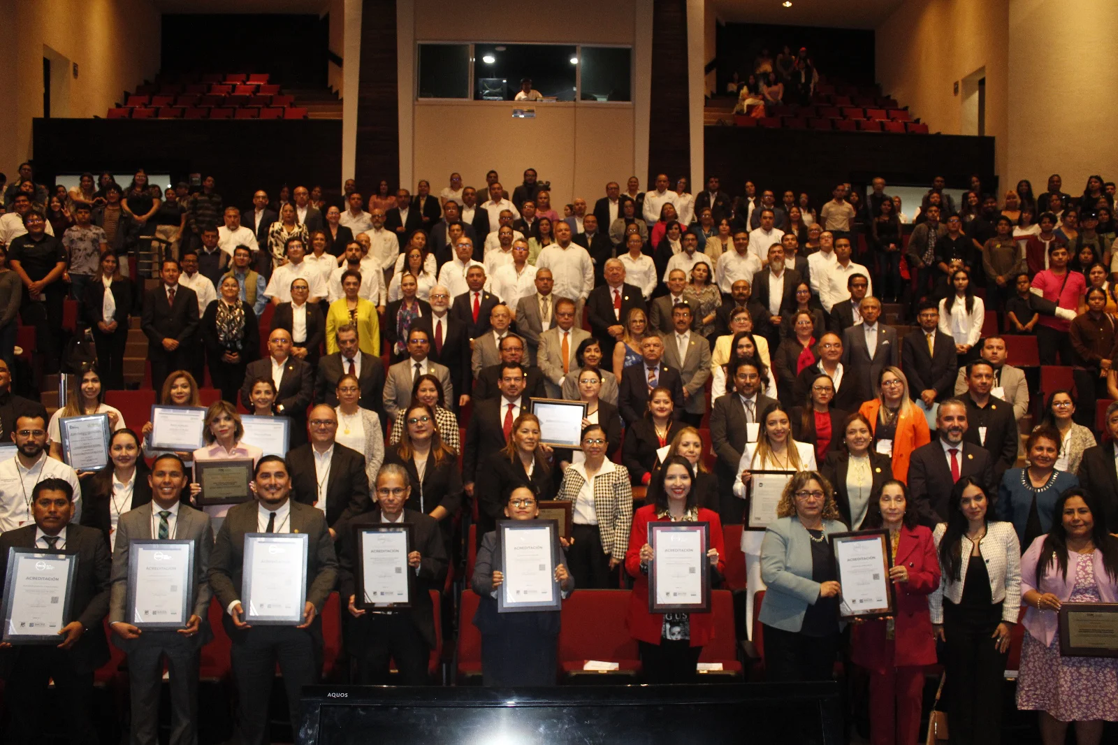 Recibe la UAT reconocimientos a la calidad educativa