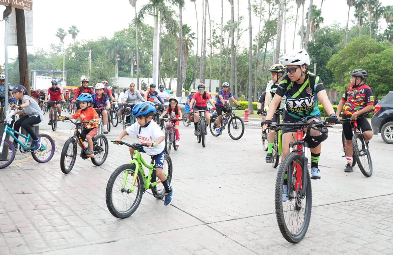 Con más de 300 ciclistas celebra la UAT con gran éxito rodada deportiva familiar