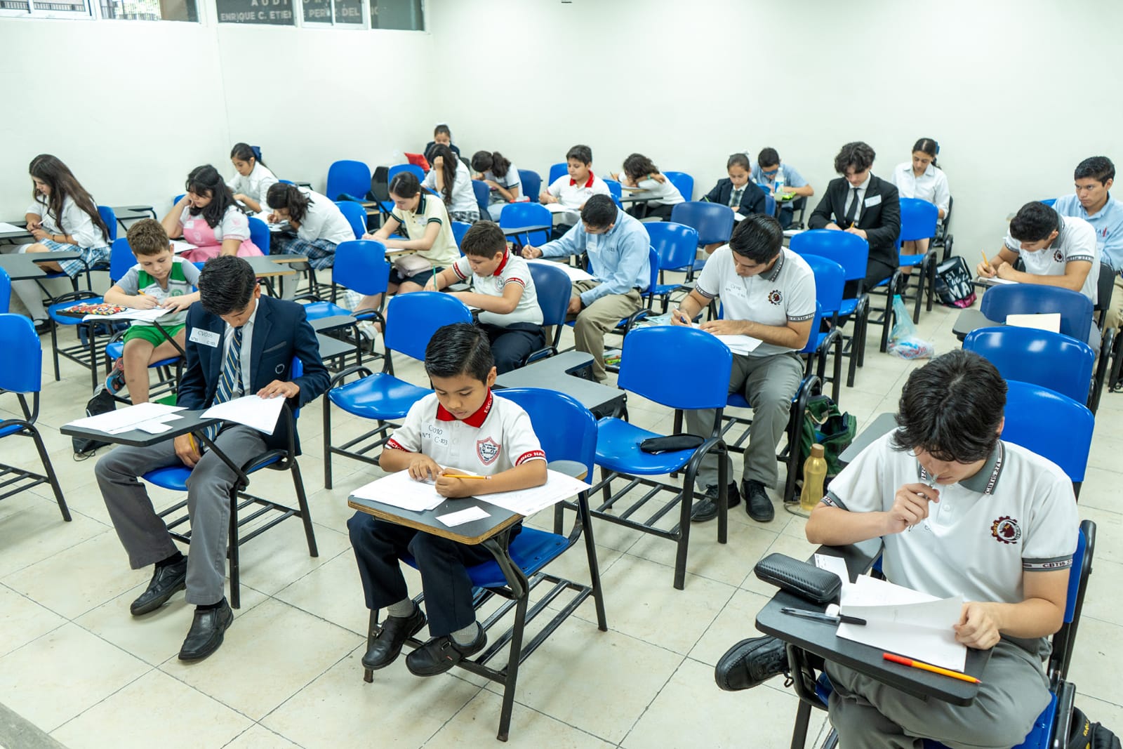 Organiza la UAT un concurso de física, química y matemáticas para escuelas secundarias