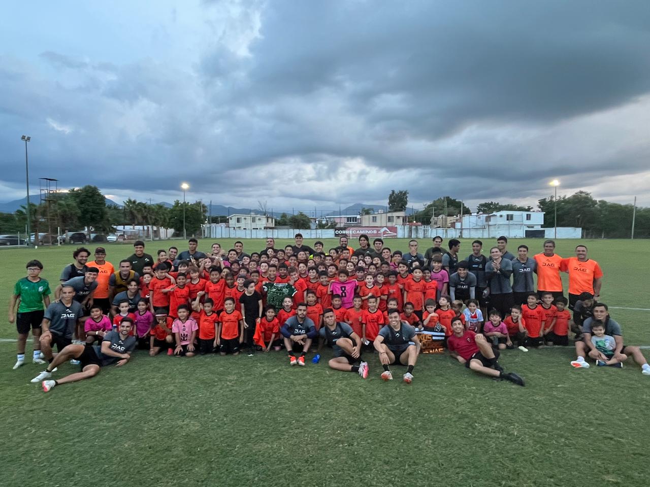 Convive Club Correcaminos con niños futbolistas de Ciudad Victoria