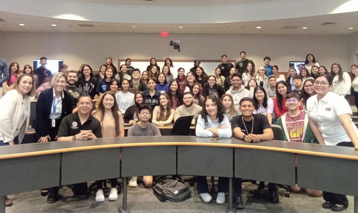 Estudiantes de enfermería UAT realizan prácticas de enfermería en Universidad Texas A&M en Laredo